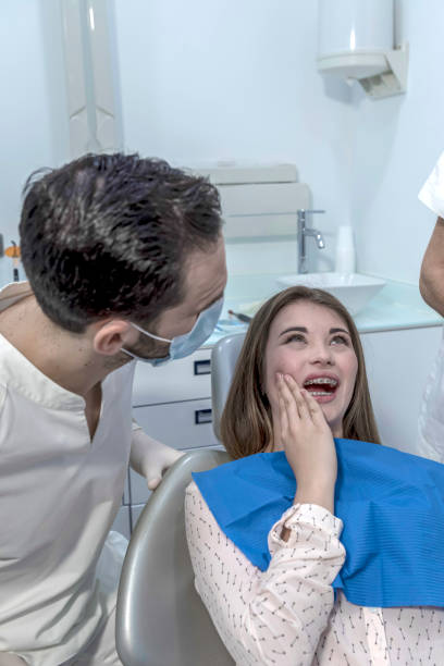 Best Emergency Dental Extractions in Head Of The Harbor, NY